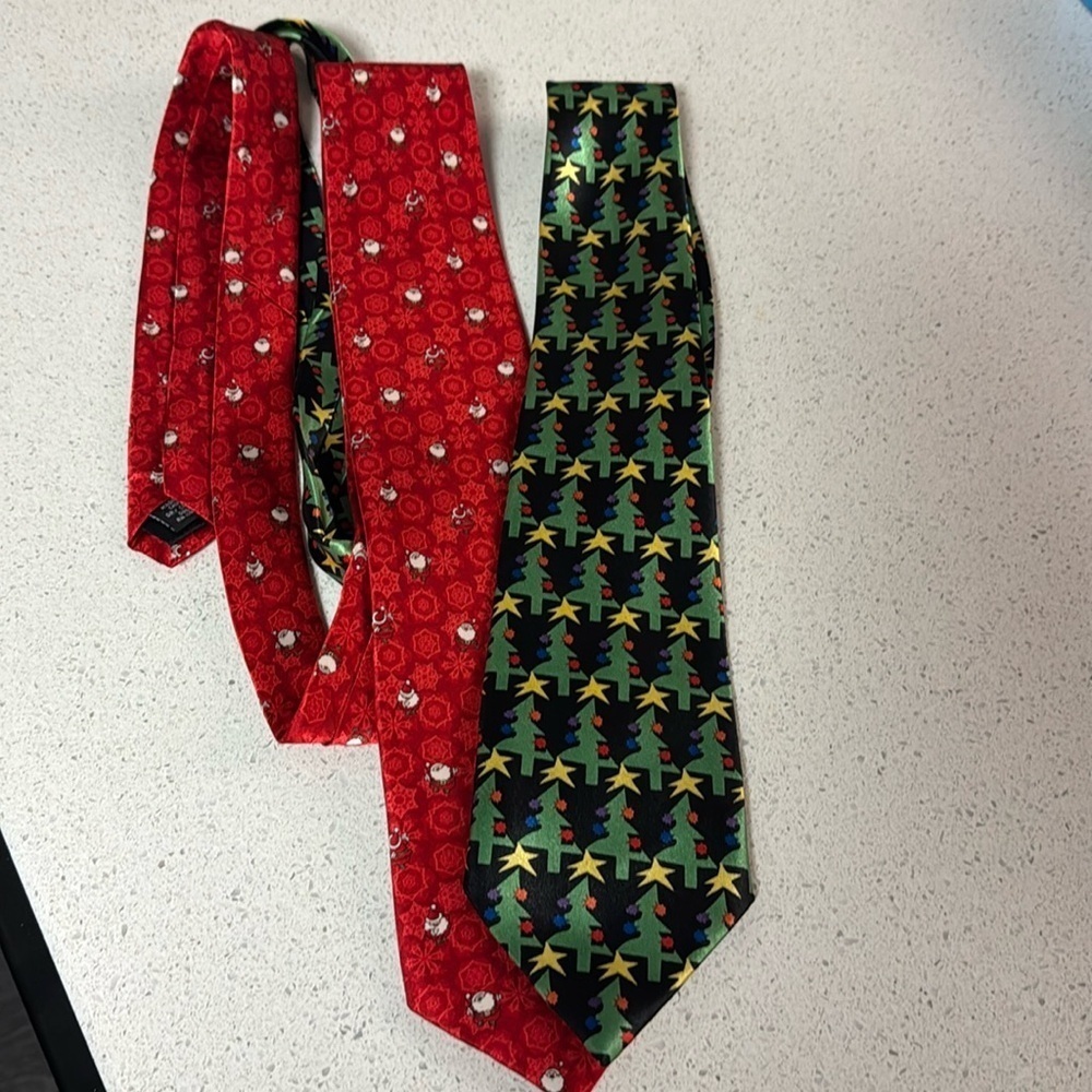 🍍(2)CHRISTMAS NECK TIES🍍